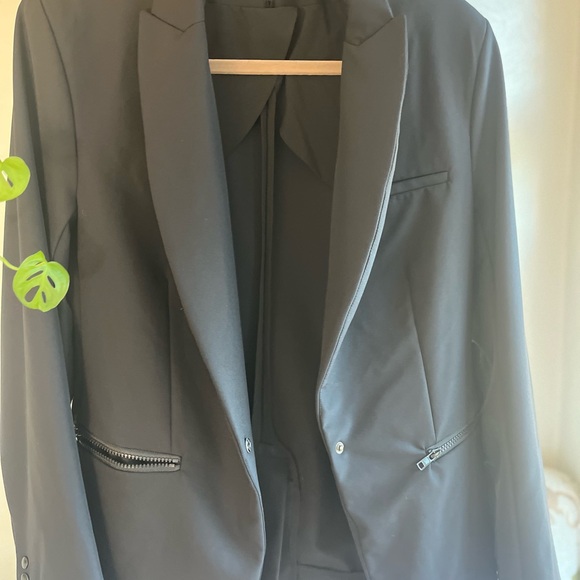 Quince Scuba Single-Breasted Convertible Blazer - Picture 3 of 16